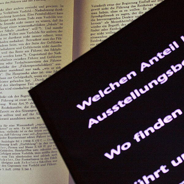 Aufgeschlagenes Buch während des Szenografie-Kolloquiums