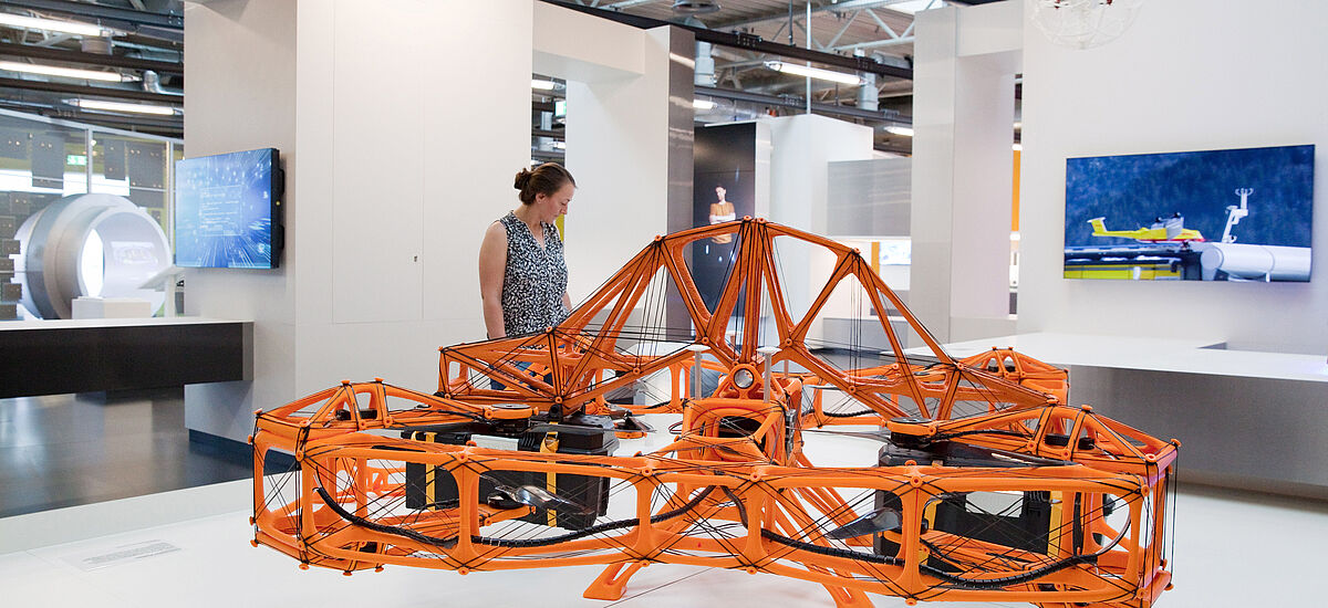 Lastendrohne in der DASA Ausstellung "Neue Arbeitswelten"