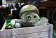 Aus einer Kiste schaut eine lustige Figur auf der Maker Faire Ruhr in der DASA