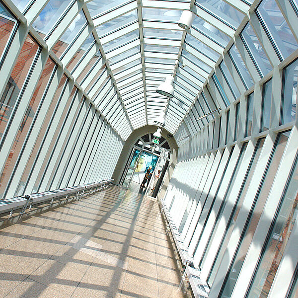 Verbindungsgang zwischen zwei Gebäuden der DASA.