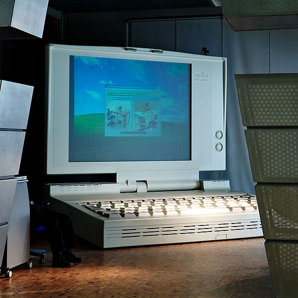 Riesen-Laptop in der DASA