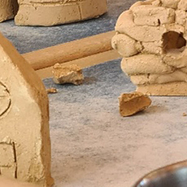 H&auml;user aus Ton aus einem Workshop