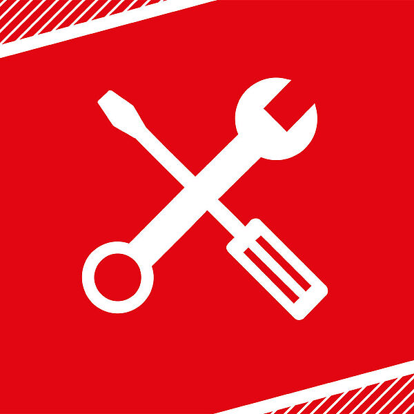 Ausschnitt eines Hinweiszeichens mit zwei Werkzeugsymbolen, die sich kreuzen