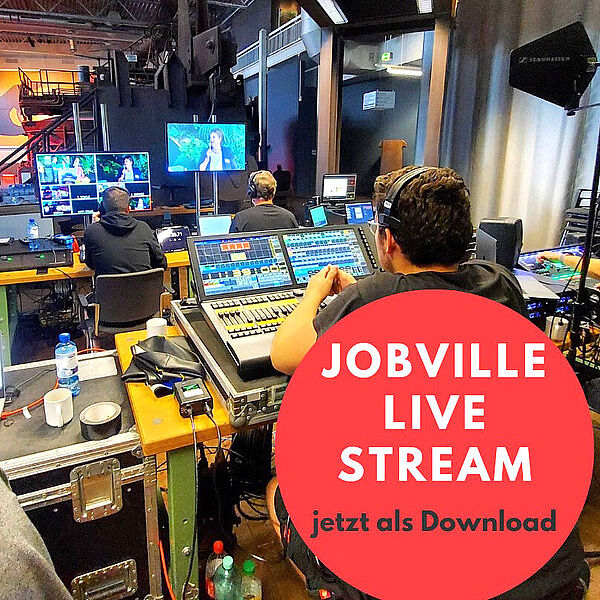 In der Stahlhalle der DASA stehen Bühnelemente für die Veranstaltung "Jobville".