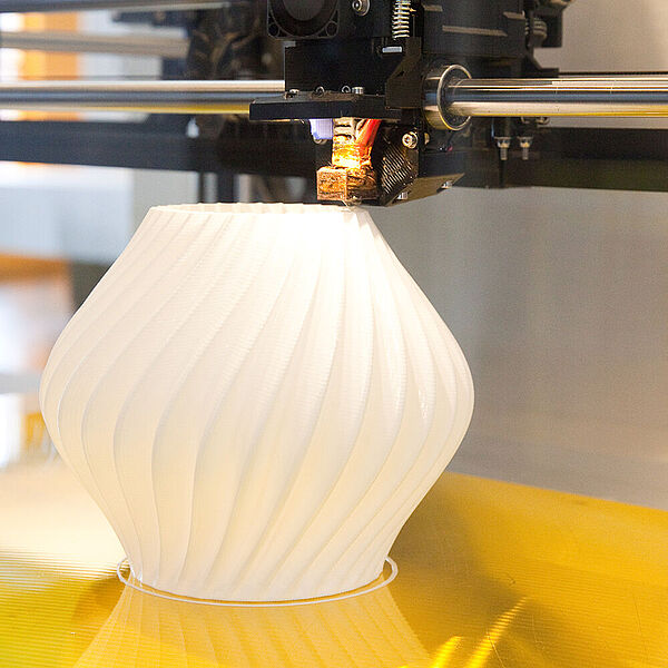 Vase aus dem 3D-Drucker in der DASA Ausstellung "Neue Arbeitswelten"