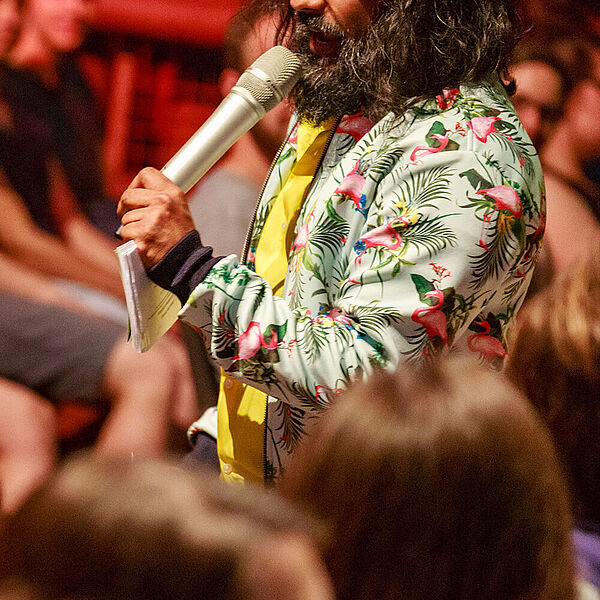 Publikum beim Science Slam in der DASA