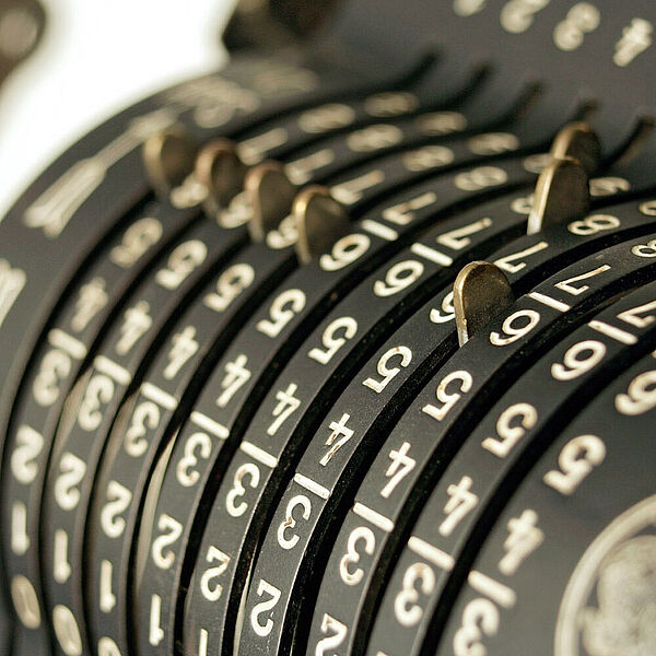 Die Rechenmaschine Trinks-Brunsviga ist ein Exponat in der DASA.