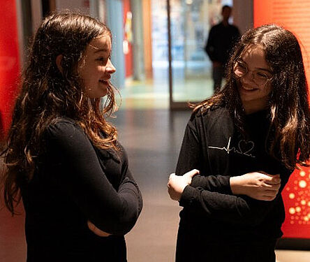 : Innerhalb von je einer Minute stellen die Gruppen ihre Ergebnisse dar. Wenn notwendig, erhalten sie Unterstützung von unserer geschulten Moderator*in. 