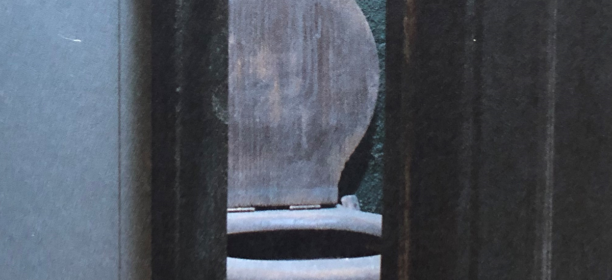 Inszenierung einer Arbeitertoilette in der DASA-Ausstellung "Im Takt der Maschine"